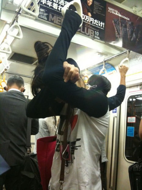 sleep-standing-japan-nhatbanazjpg
