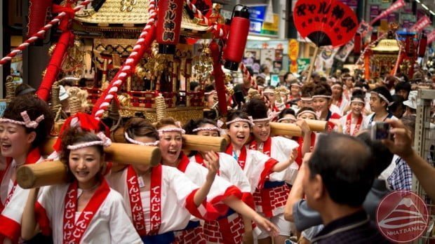 002mikoshi-red-652-187