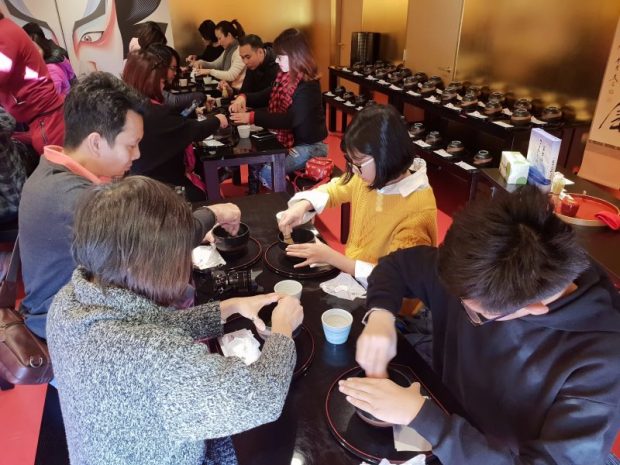 Trà đạo, học pha trà kiểu Nhật bản