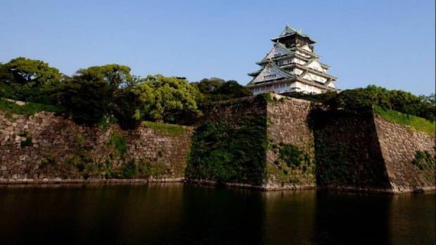 Lâu đài Osaka - lâu đài nổi tiếng Nhật Bản với những tảng đá lớn bao quanh