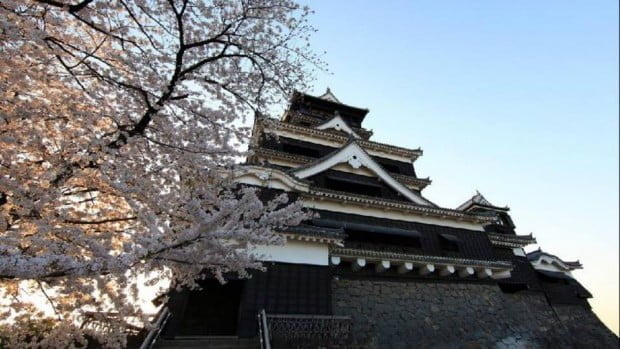 Lầu đài Kumamoto - lâu đài nổi tiếng được xây trên đỉnh đồi vào thế kỷ 17