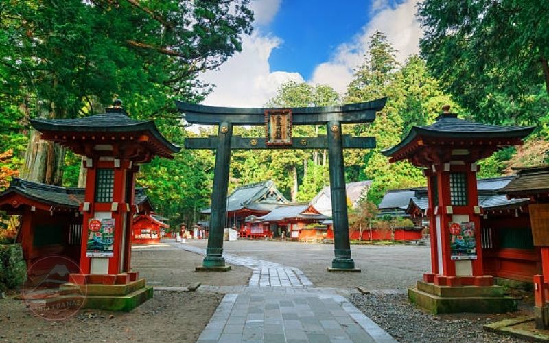 Đền Futarasan Nikko mùa lá đỏ