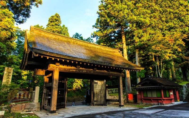 Đền Rinnoji Nikko mùa lá đỏ