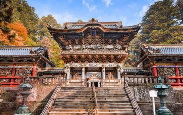 Quần thể đền chùa Nikko Toshogu mùa lá đỏ