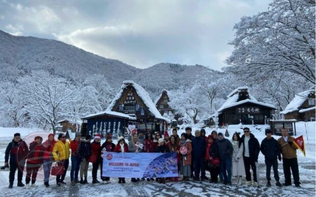 Làng cổ Shirakawago rực rỡ dưới làn tuyết trắng mùa đông