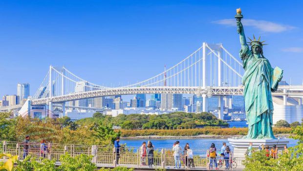 Vịnh Odaiba với tượng nữ Thần tự do phiên bản mini