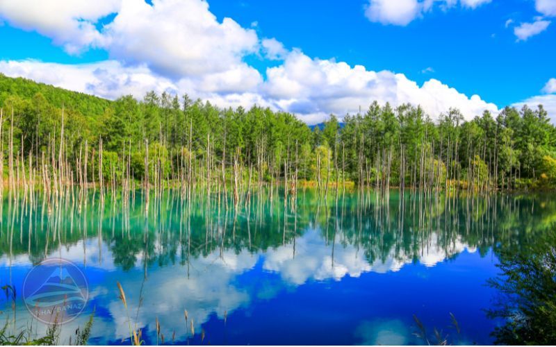 Hồ nước xanh Blue Pond