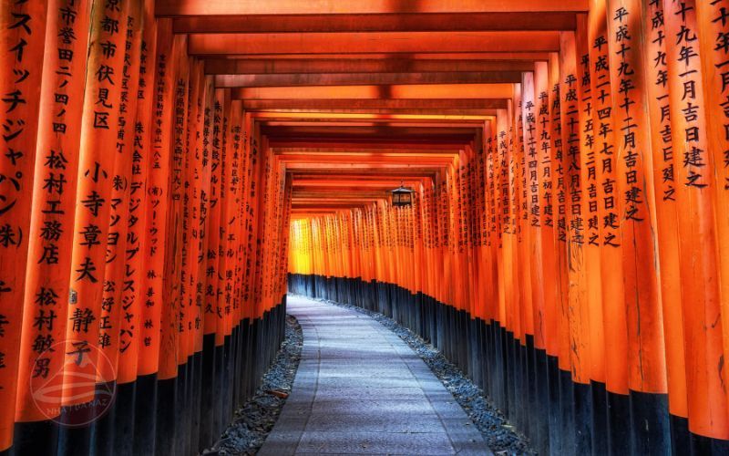 Đường hầm Senbon Torri nổi tiếng tại Đền ngàn cổng Fushimi Inari