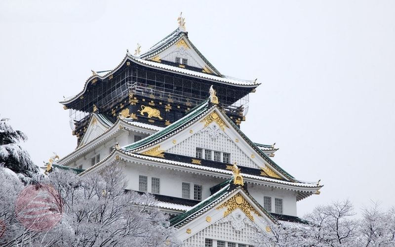Lâu đài Osaka mùa đông tuyết trắng