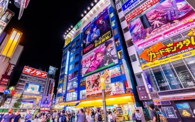Dạo bước trên phố Akihabara về đêm