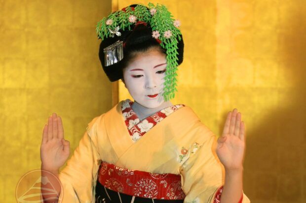 Nghệ nhân truyền thống, không chỉ là người biểu diễn