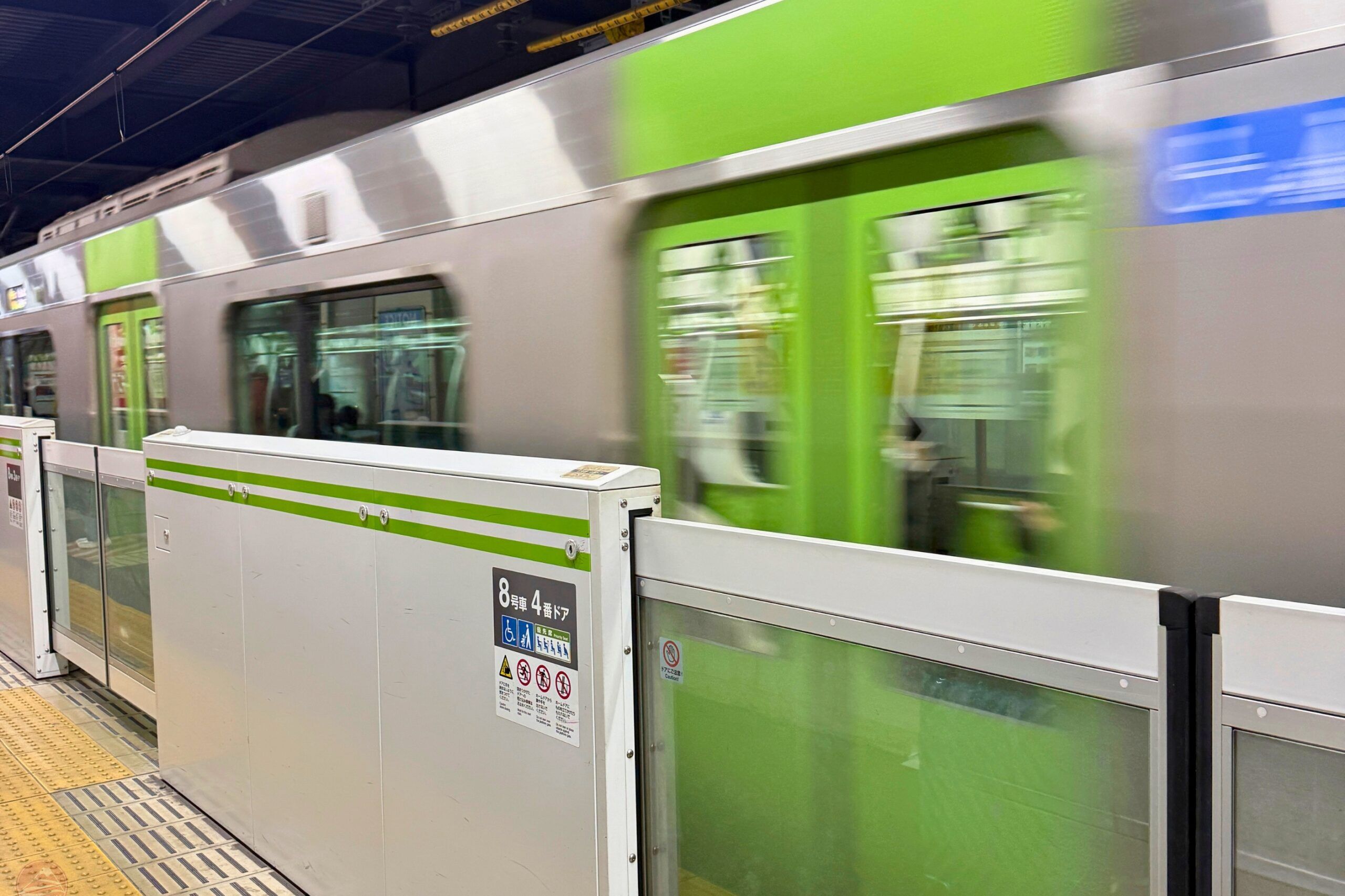 Tàu JR, metro