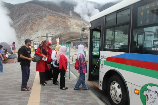 Mạng lưới xe buýt rất thuận tiện cho du khách tham quan Hakone