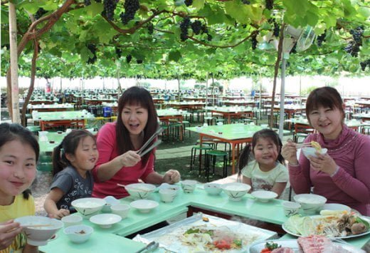BBQ dưới tán nho