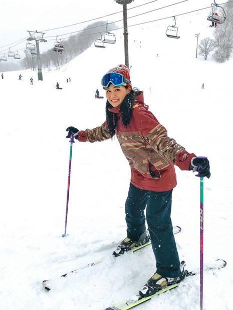 Phương Anh hào hứng trải nghiệm trượt tuyết