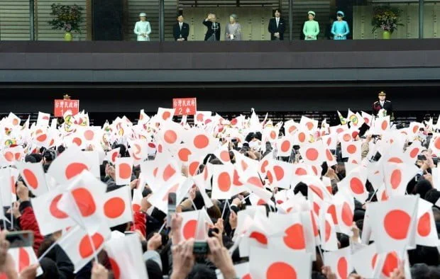 TOPSHOTS Accompanied by royal family members, Japanese Emperor Akihito (3rd L) waves from the balcony to well-wishers celebrating his birthday at the Imperial Palace in Tokyo on December 23, 2013. The emperor turned 80 years old on December 23. L-R: Crown Princess Masako, Crown Prince Naruhito, emperor, Empress Michiko, Prince Akishino, Princess Kiko and Princess Mako. AFP PHOTO/Toru YAMANAKATORU YAMANAKA/AFP/Getty Images ORG XMIT:
