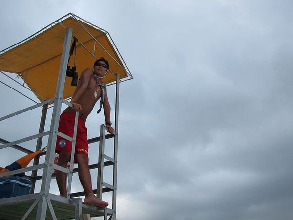 japanese-lifeguards-nhatbanaz