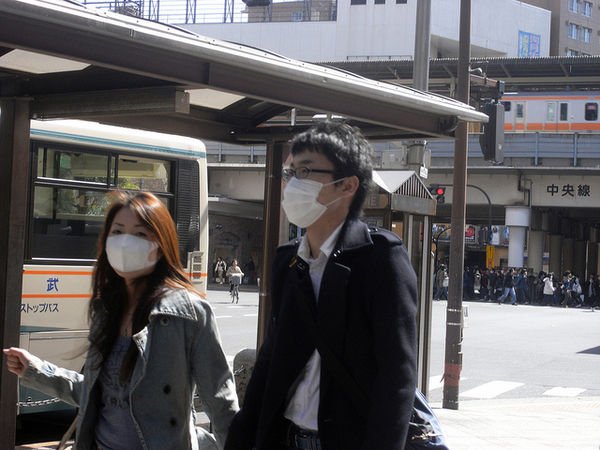 mask-couple-tokyo-nhatbanaz