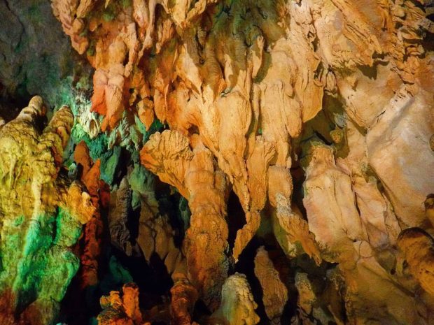 hang động Nhật Bản