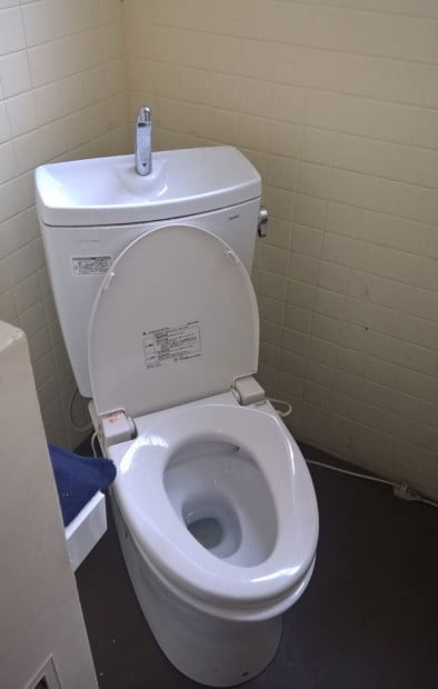 Toilet ở nhà nghỉ