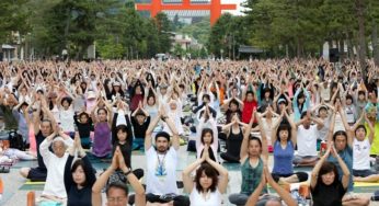 Độc lạ hình ảnh 1800 người cùng tập Yoga ở Kyoto